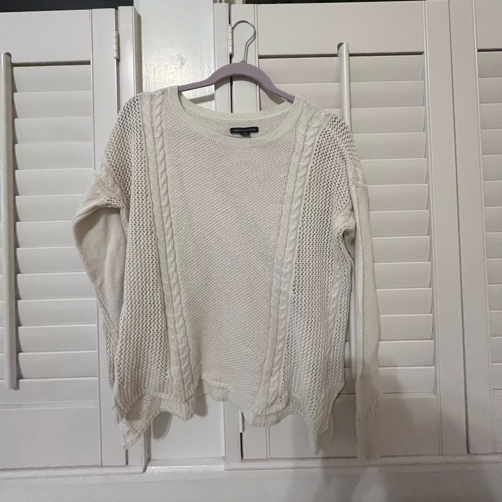 Cream white American eagle tight knit light weight sweater. Size S.